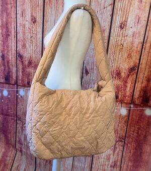 Poppy & Peonies Quilted Haul It Hobo in Blush EUC No Flaws Shoulder Bag
